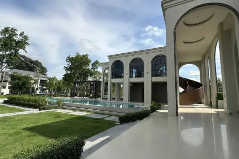 Casa de 4 dormitorios en Pattaya, Tailandia № 155686 - foto 17