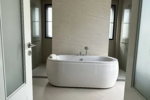 Casa de 4 dormitorios en Pattaya, Tailandia № 155686 - foto 14