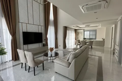 Casa de 4 dormitorios en Pattaya, Tailandia № 155686 - foto 2