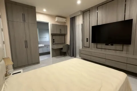 Casa de 4 dormitorios en Pattaya, Tailandia № 155686 - foto 8
