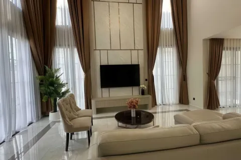 Casa de 4 dormitorios en Pattaya, Tailandia № 155686 - foto 3