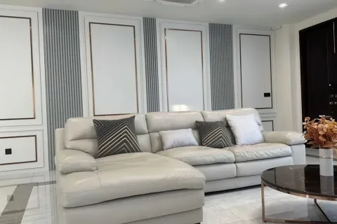 Casa de 4 dormitorios en Pattaya, Tailandia № 155686 - foto 5
