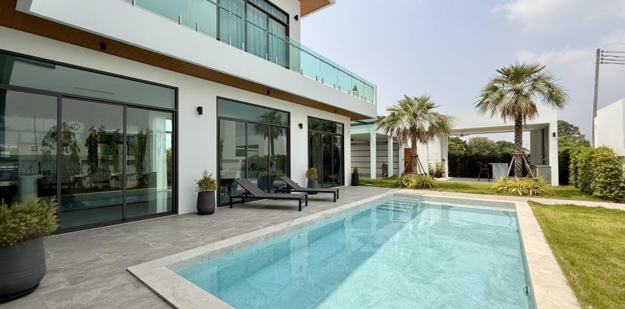 Chalet de 4 dormitorios en Pattaya, Tailandia № 155680