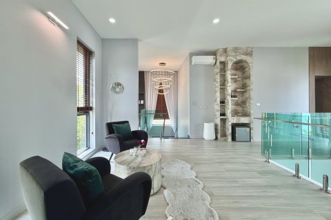 Chalet de 4 dormitorios en Pattaya, Tailandia № 155680 - foto 14