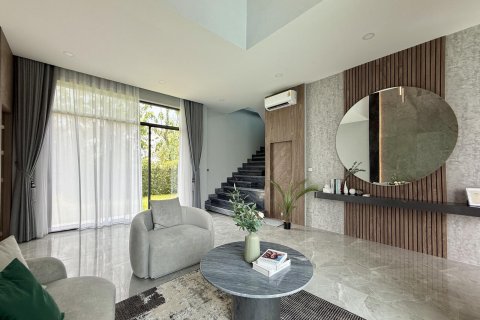 Chalet de 4 dormitorios en Pattaya, Tailandia № 155680 - foto 10