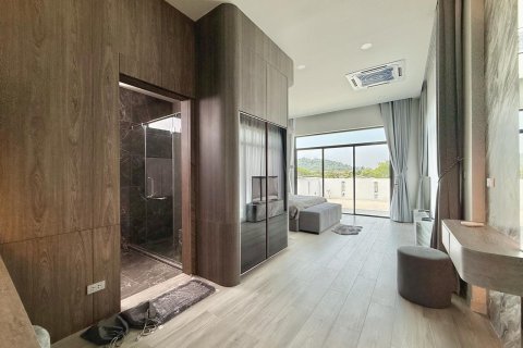 Chalet de 4 dormitorios en Pattaya, Tailandia № 155680 - foto 23