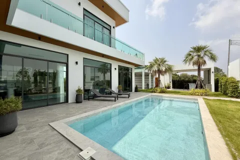 Chalet de 4 dormitorios en Pattaya, Tailandia № 155680 - foto 26