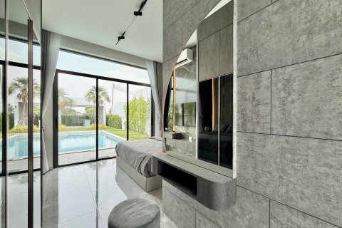 Chalet de 4 dormitorios en Pattaya, Tailandia № 155680 - foto 12