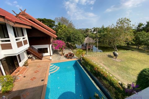 Casa de 6 dormitorios en San Sai, Tailandia № 57942 - foto 2