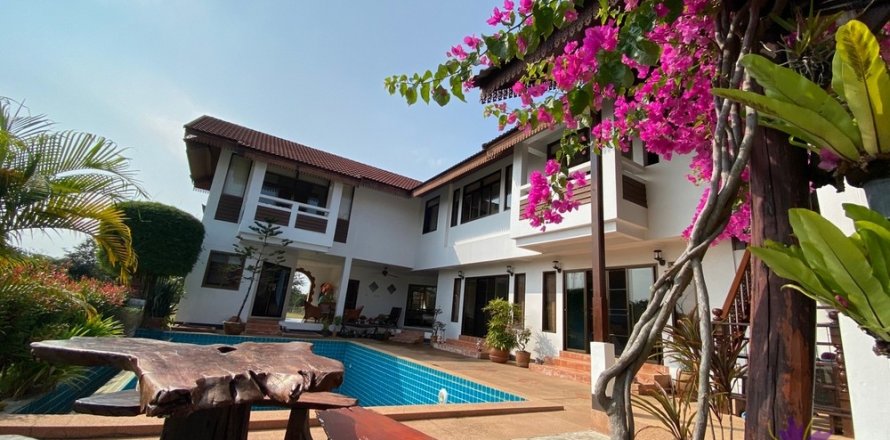 Casa de 6 dormitorios en San Sai, Tailandia № 57942