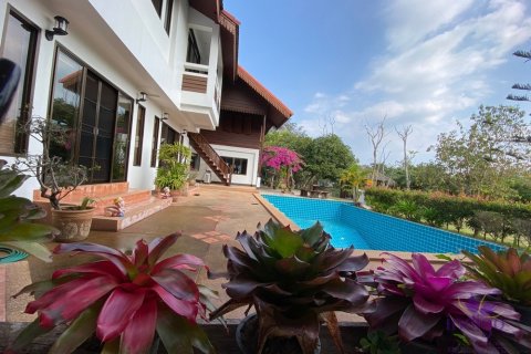 Casa de 6 dormitorios en San Sai, Tailandia № 57942 - foto 4