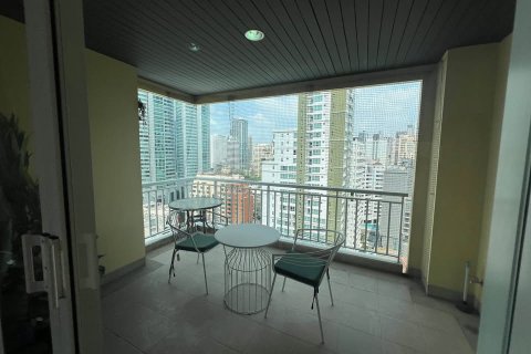 Condominio de 3 dormitorios en Khlong Toei, Bangkok, Tailandia № 134414 - foto 2