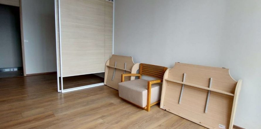 Studio in the Condo in Bangkok, Thailand in Park Origin Phromphong № 71877