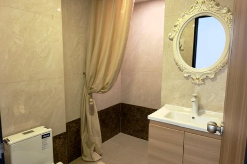 Apartamento de 2 habitaciones en Pattaya, Tailandia № 199880 - foto 9