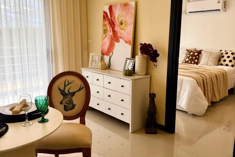 Apartamento de 2 habitaciones en Pattaya, Tailandia № 199880 - foto 2