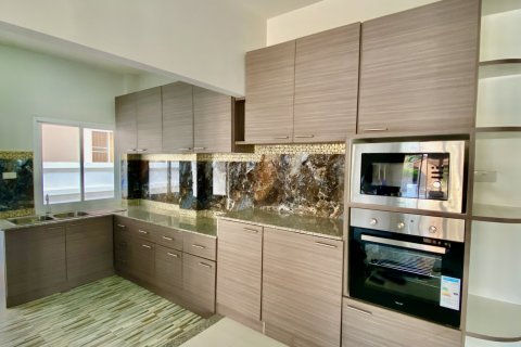 Casa de 4 dormitorios en San Kamphaeng, Tailandia № 138779 - foto 9