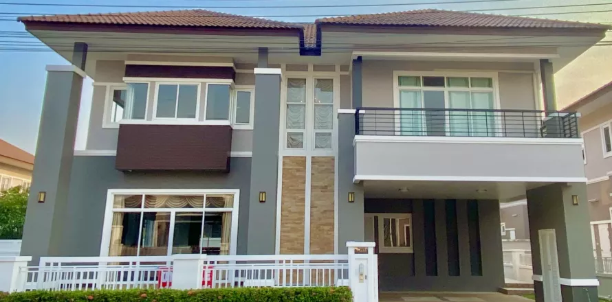 Casa de 4 dormitorios en San Kamphaeng, Tailandia № 138779