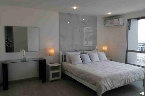 Condominio de 2 dormitorios en Thonburi, Bangkok, Tailandia № 183513 - foto 8