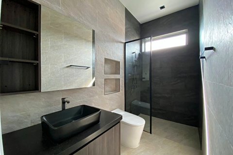 Chalet de 3 dormitorios en Hua Hin, Tailandia № 168391 - foto 17