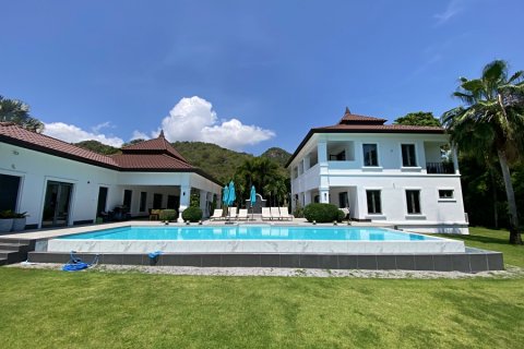 Villa in Hua Hin, Thailand 4 bedrooms № 168357