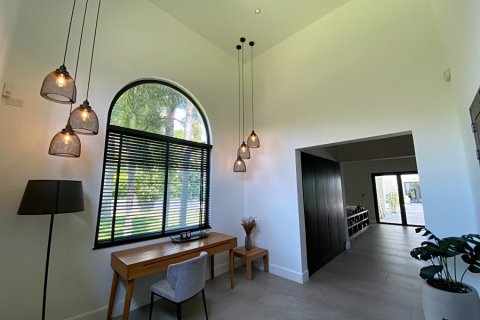 Chalet de 4 dormitorios en Hua Hin, Tailandia № 168357 - foto 11