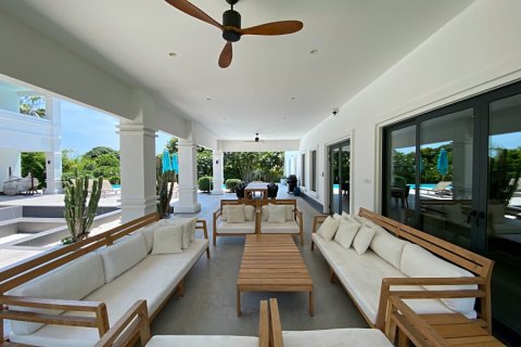 Chalet de 4 dormitorios en Hua Hin, Tailandia № 168357 - foto 8