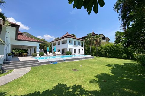 Chalet de 4 dormitorios en Hua Hin, Tailandia № 168357 - foto 5