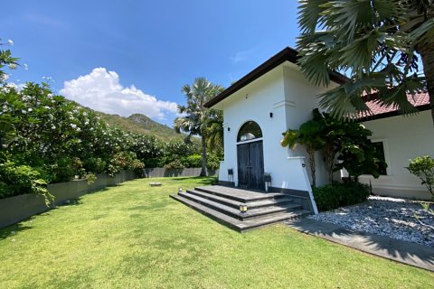 Chalet de 4 dormitorios en Hua Hin, Tailandia № 168357 - foto 25