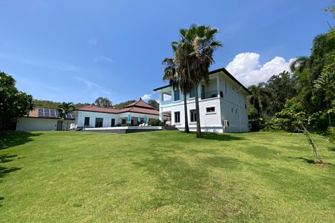 Chalet de 4 dormitorios en Hua Hin, Tailandia № 168357 - foto 4