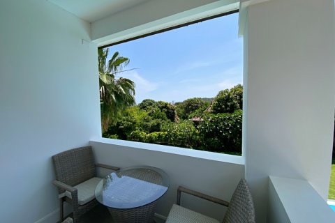 Chalet de 4 dormitorios en Hua Hin, Tailandia № 168357 - foto 23