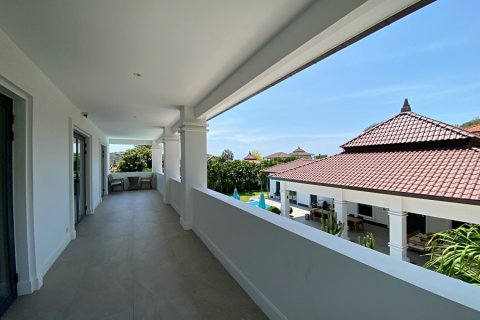 Chalet de 4 dormitorios en Hua Hin, Tailandia № 168357 - foto 21