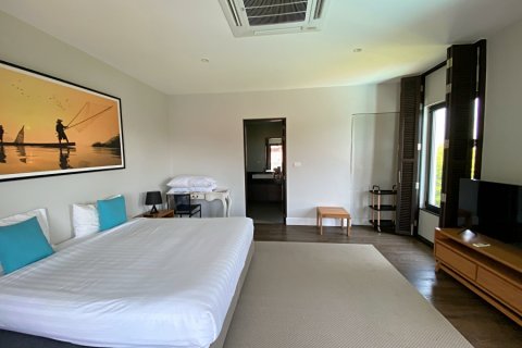Chalet de 4 dormitorios en Hua Hin, Tailandia № 168357 - foto 22