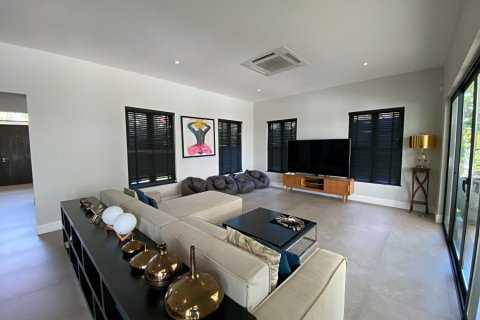 Chalet de 4 dormitorios en Hua Hin, Tailandia № 168357 - foto 15