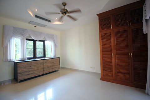 Chalet de 4 dormitorios en Hua Hin, Tailandia № 168359 - foto 21