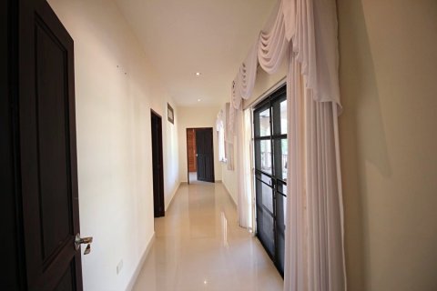 Chalet de 4 dormitorios en Hua Hin, Tailandia № 168359 - foto 20