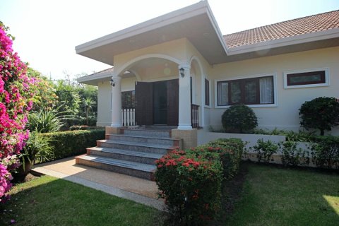 Chalet de 4 dormitorios en Hua Hin, Tailandia № 168359 - foto 27