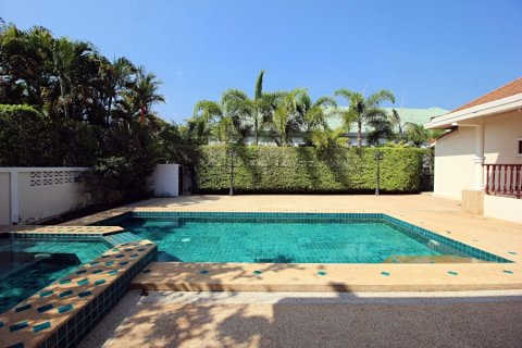 Chalet de 4 dormitorios en Hua Hin, Tailandia № 168359 - foto 6