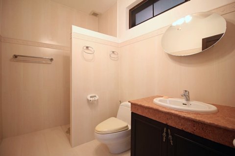 Chalet de 4 dormitorios en Hua Hin, Tailandia № 168359 - foto 23