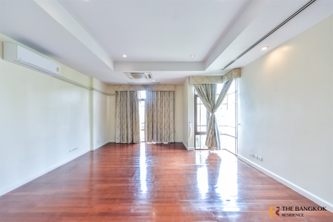 House in Bangkok, Thailand 4 bedrooms № 190246 - photo 5
