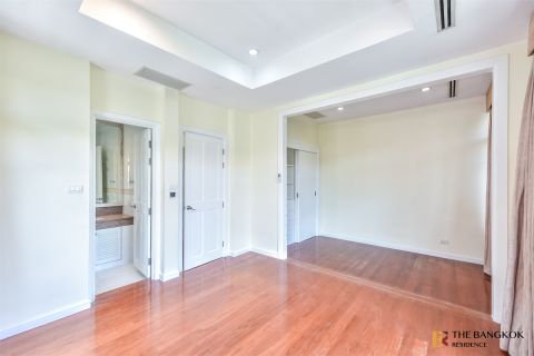 House in Bangkok, Thailand 4 bedrooms № 190246 - photo 6