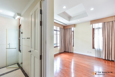 House in Bangkok, Thailand 4 bedrooms № 190246 - photo 3