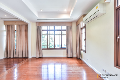 House in Bangkok, Thailand 4 bedrooms № 190246 - photo 7