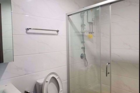 Condominio de 2 dormitorios en Huai Khwang, Bangkok, Tailandia № 55117 - foto 8