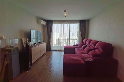 Condominio de 2 dormitorios en Huai Khwang, Bangkok, Tailandia № 55117