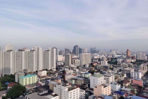 Condominio de 2 dormitorios en Huai Khwang, Bangkok, Tailandia № 55117 - foto 9