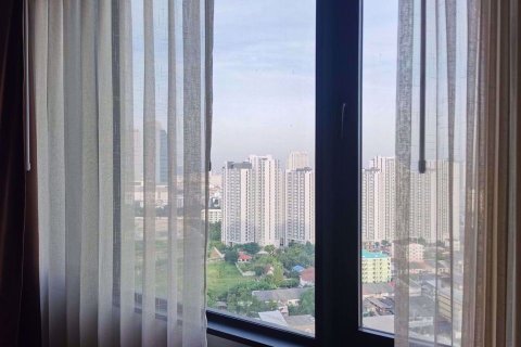 Condominio de 2 dormitorios en Huai Khwang, Bangkok, Tailandia № 55117 - foto 6