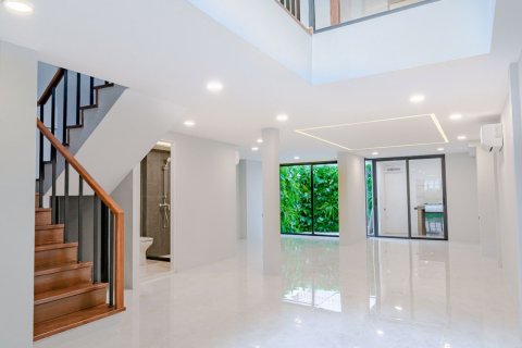 Casa de 3 dormitorios en Watthana, Bangkok, Tailandia № 55120 - foto 11