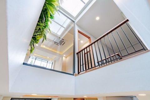 Casa de 3 dormitorios en Watthana, Bangkok, Tailandia № 55120 - foto 13