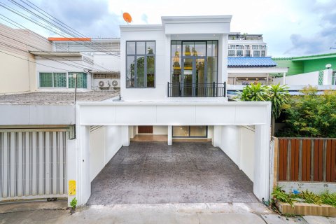 Casa de 3 dormitorios en Watthana, Bangkok, Tailandia № 55120 - foto 5