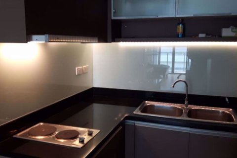 Condominio de 2 dormitorios en Khlong Toei, Bangkok, Tailandia № 55114 - foto 3